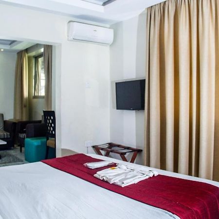 Glee Hotel Aliayabiagba Exterior photo