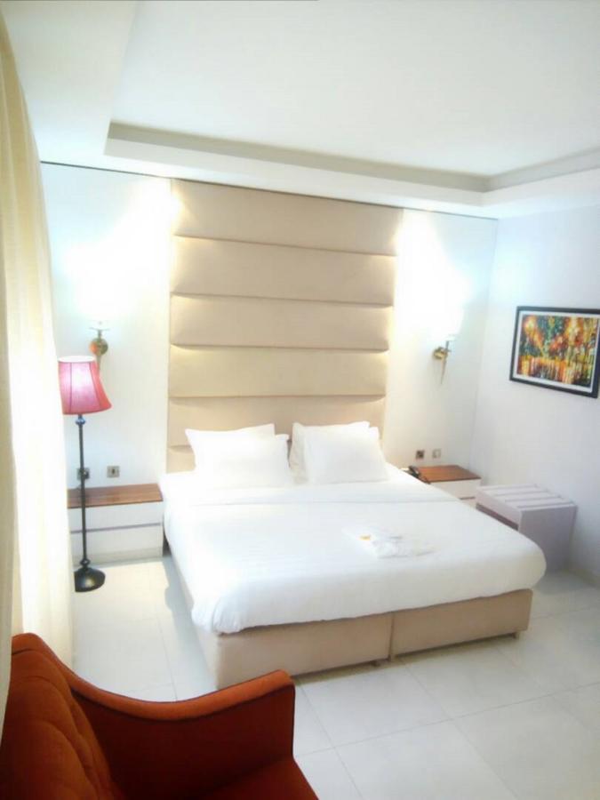 Glee Hotel Aliayabiagba Exterior photo