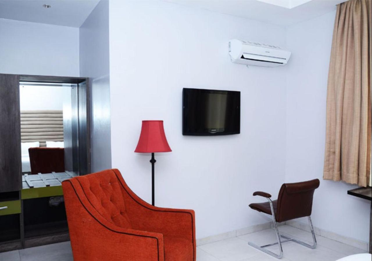 Glee Hotel Aliayabiagba Exterior photo